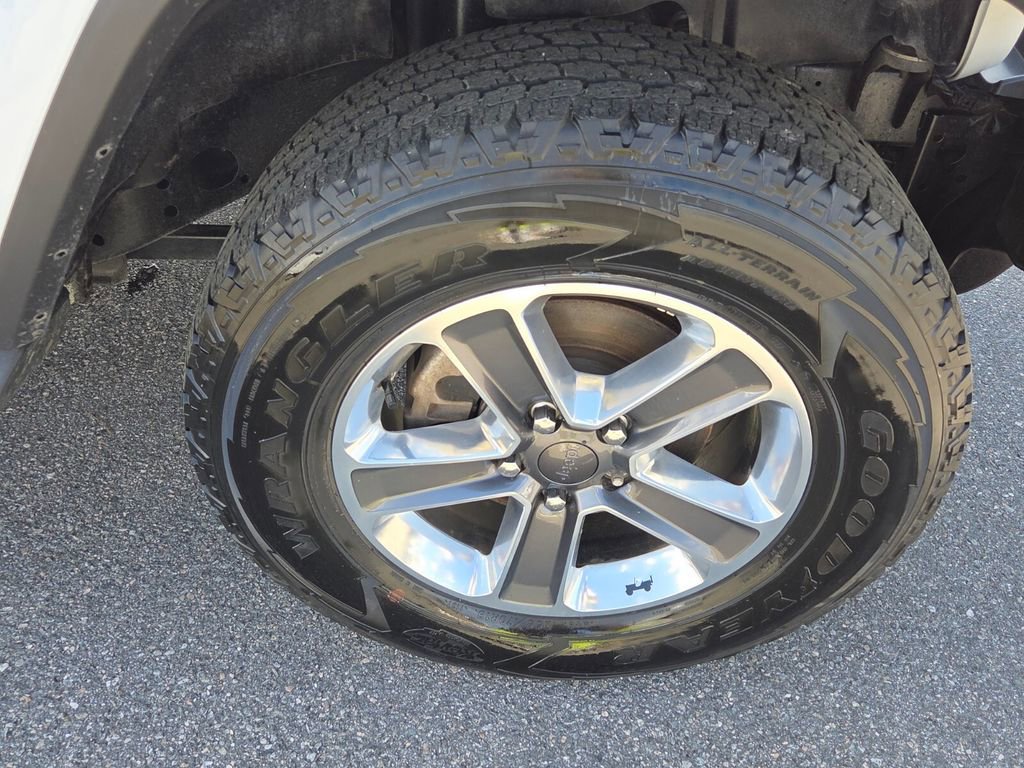 Used 2022 Jeep Wrangler Unlimited Sahara w/ Cold Weather Group image 16