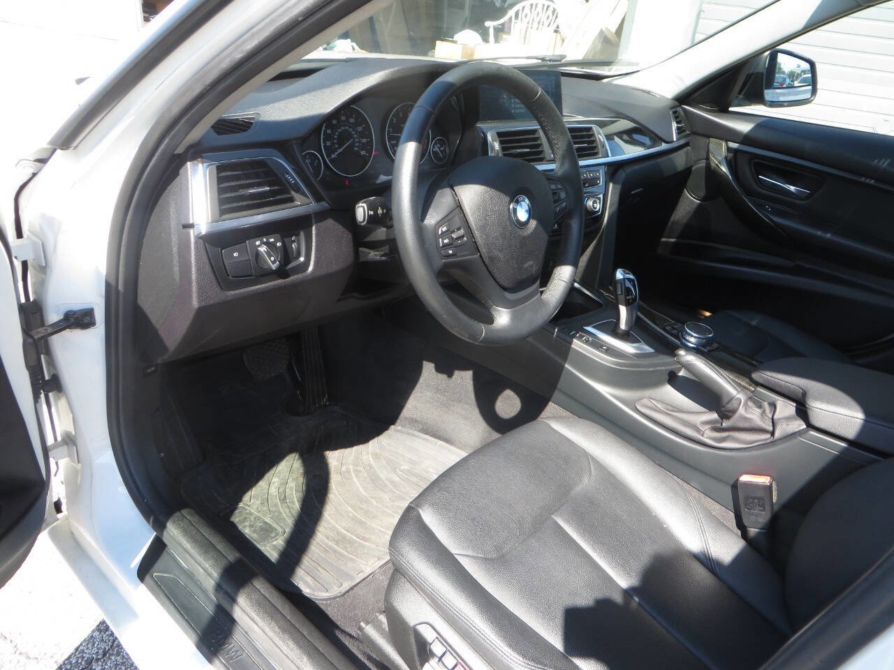 Used 2016 BMW 320i xDrive Sedan image 12