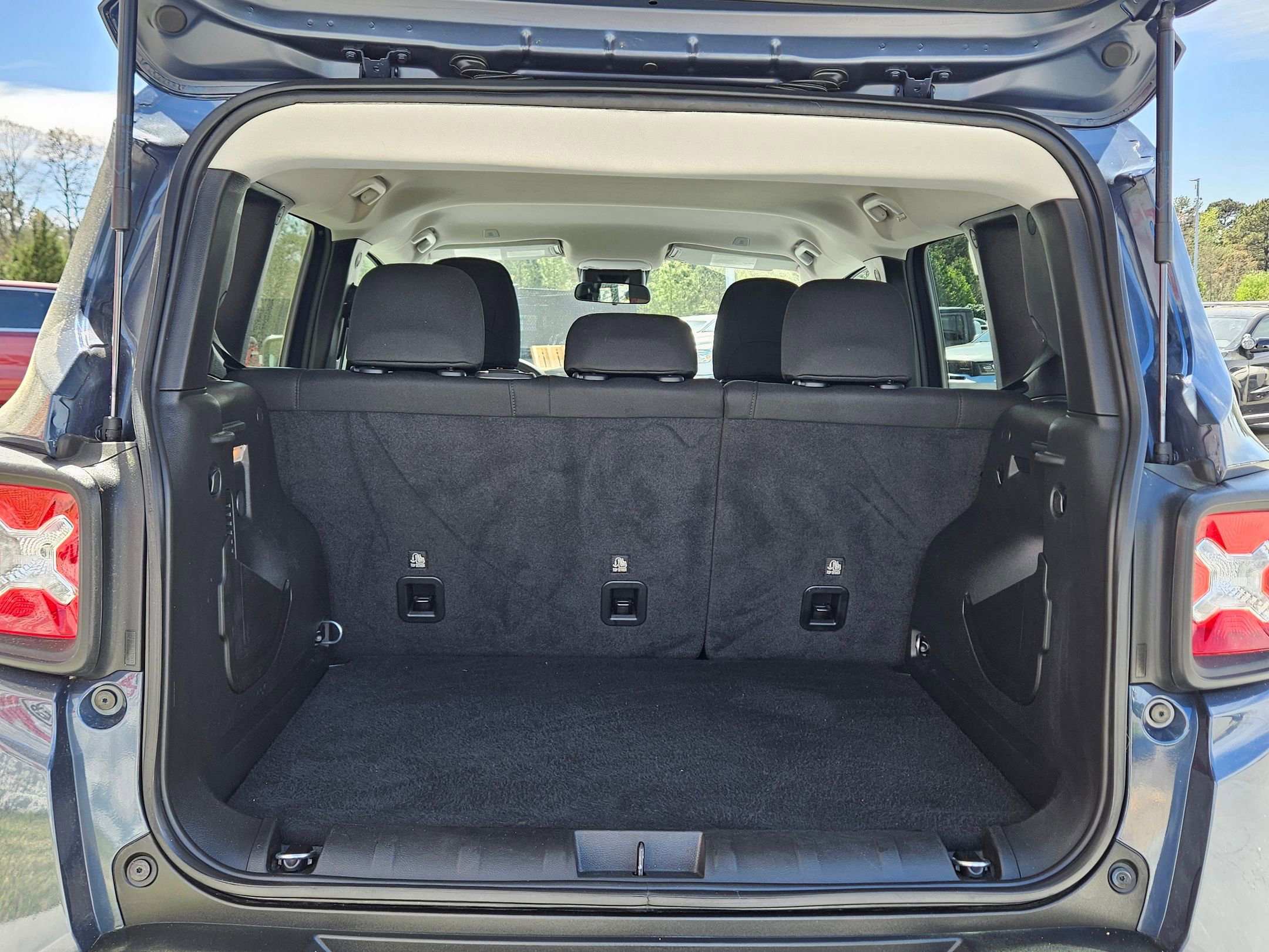 Used 2023 Jeep Renegade Latitude image 30