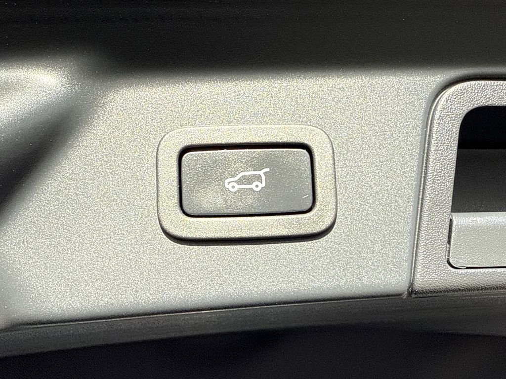 Used 2022 Land Rover Range Rover Velar R-Dynamic S image 11