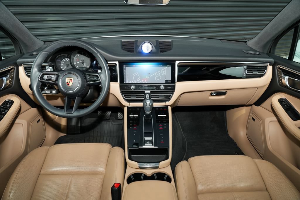 Certified 2024 Porsche Macan AWD/4WD image 28