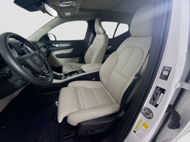 Used 2026 Volvo XC40 B5 Plus AWD/4WD image 21