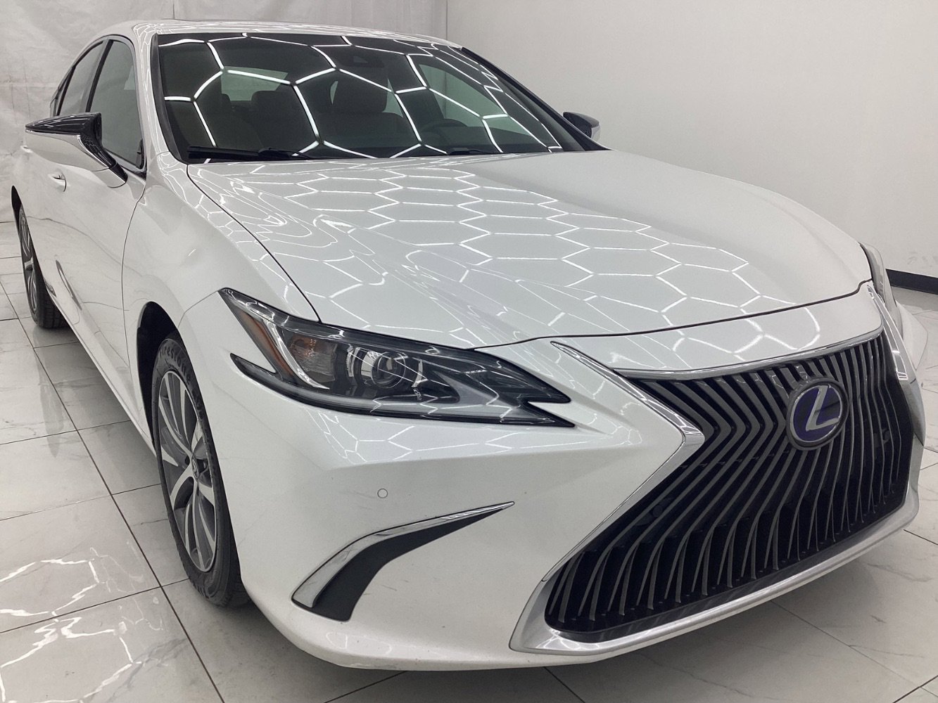 Used 2020 Lexus ES 300h w/ Premium Package image 3
