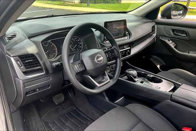 Used 2025 Nissan Rogue S FWD image 17