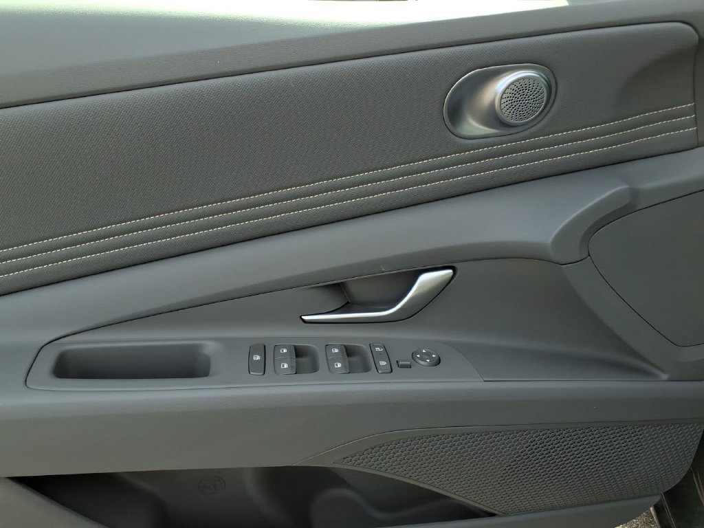 Used 2026 Hyundai Elantra SEL Sport Premium FWD image 14