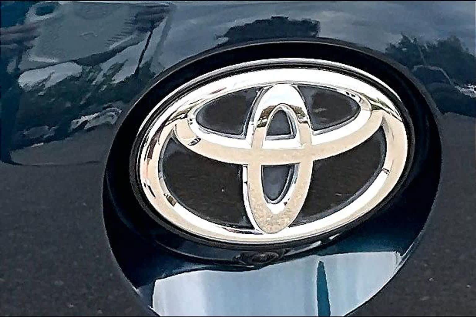 Certified 2022 Toyota Corolla SE w/ SE Preferred Package FWD image 30
