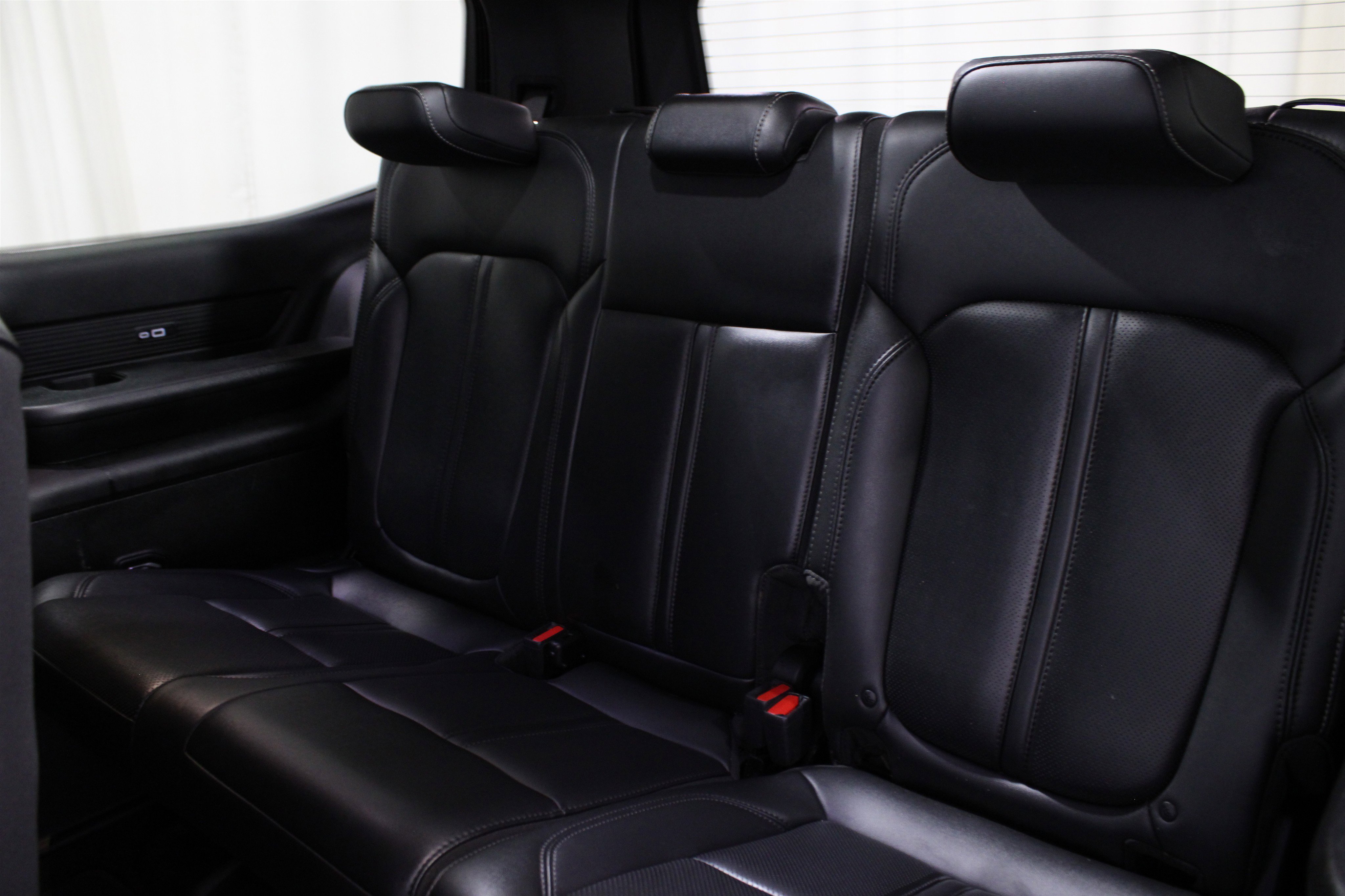 Used 2023 Jeep Wagoneer 4WD w/ Premium Group I image 28