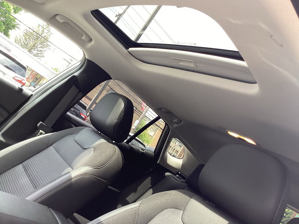 Used 2024 Chevrolet Trax LT w/ Sunroof Package FWD image 21