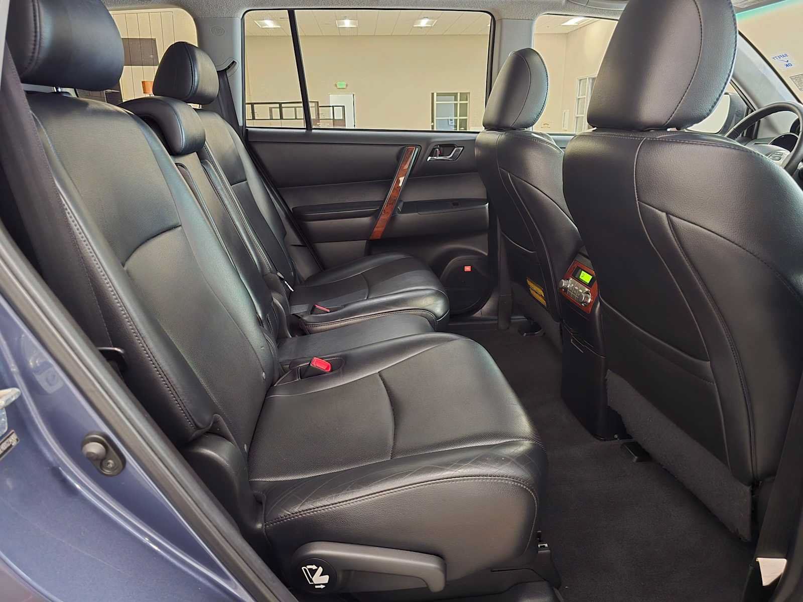 Used 2013 Toyota Highlander Limited AWD/4WD image 28