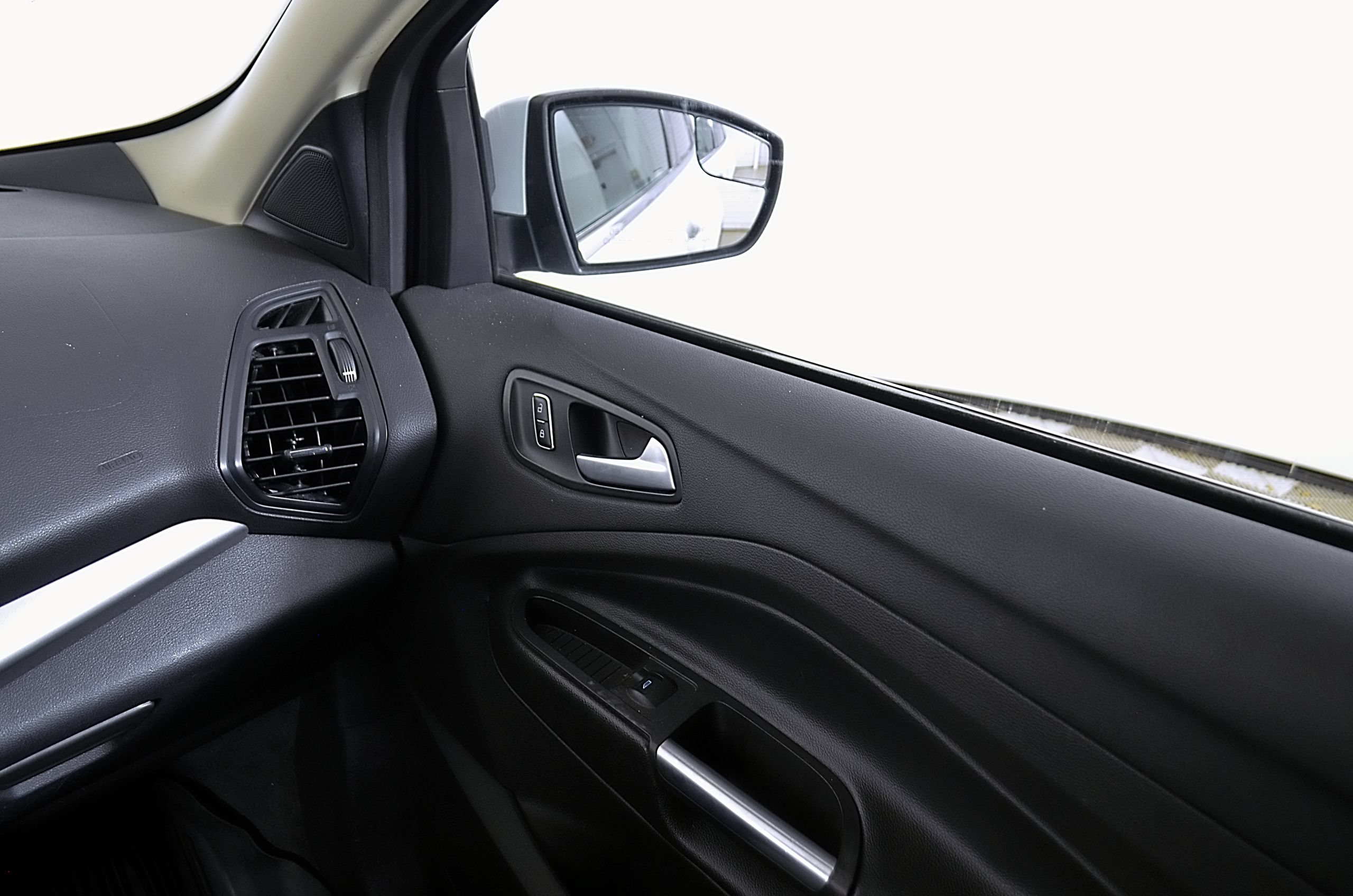 Used 2016 Ford Escape SE w/ Equipment Group 201A FWD image 24