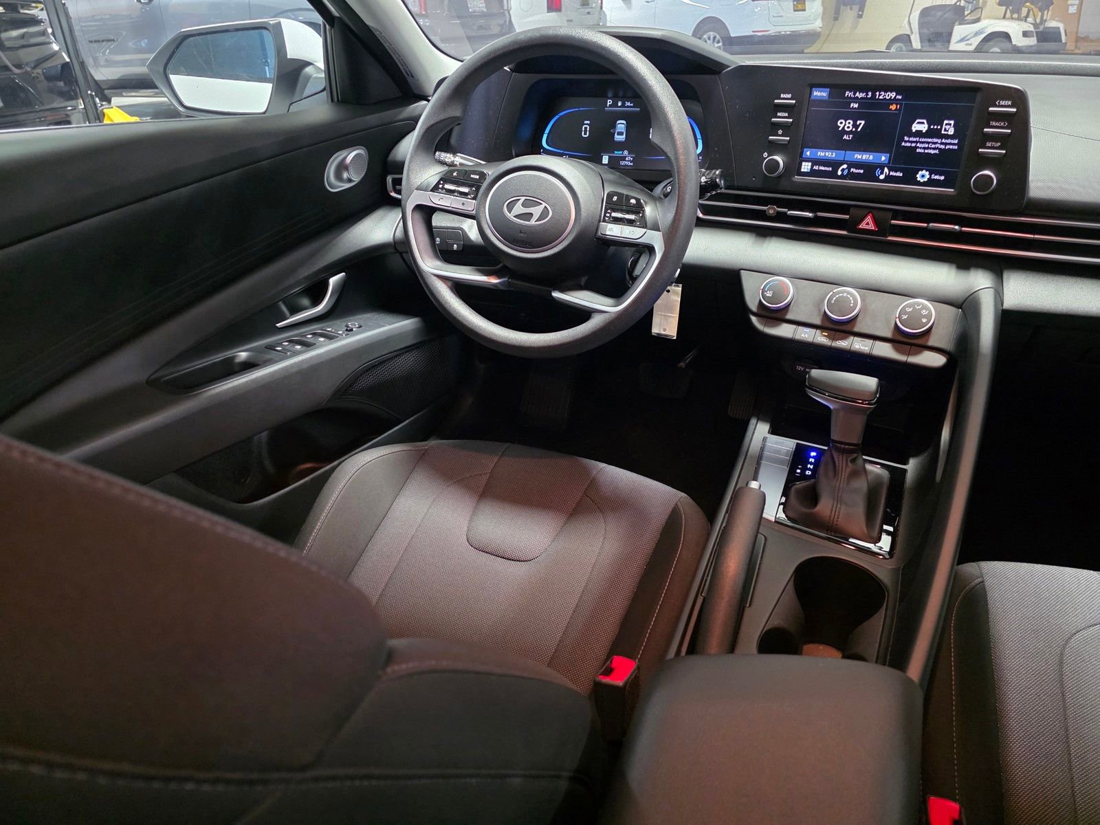 Used 2025 Hyundai Elantra SE image 15