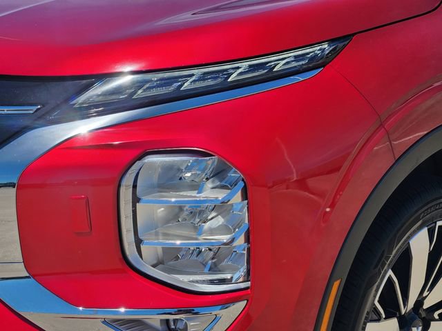 Used 2025 Mitsubishi Outlander SE image 9