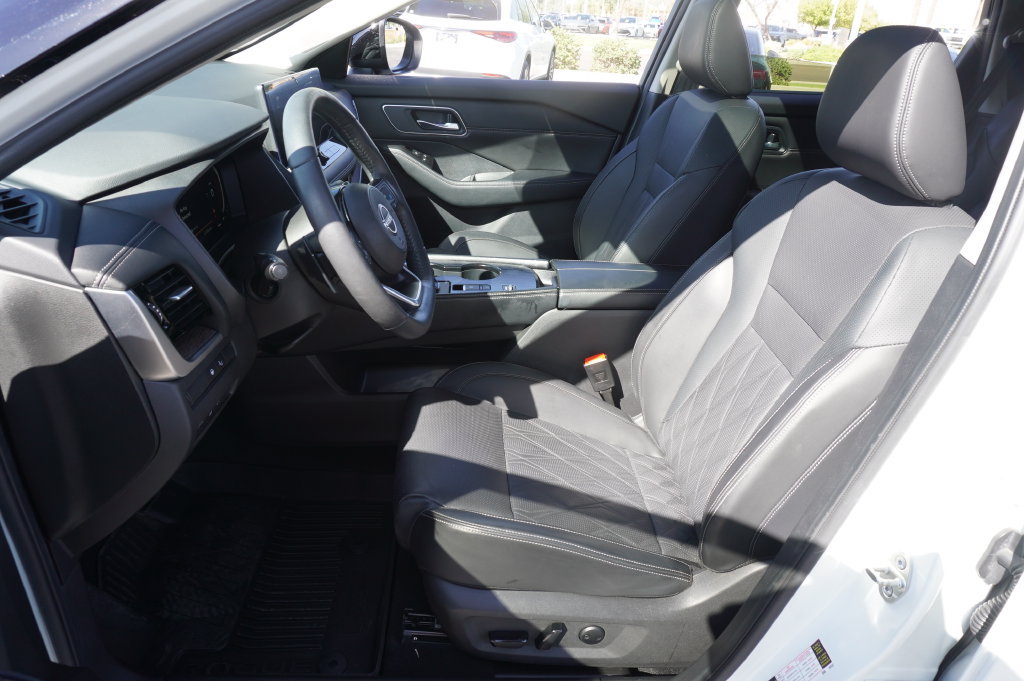 Certified 2024 Nissan Rogue Platinum w/ Platinum Premium Package FWD image 14
