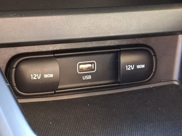 Used 2023 Kia Soul LX w/ LX Technology Package FWD image 22