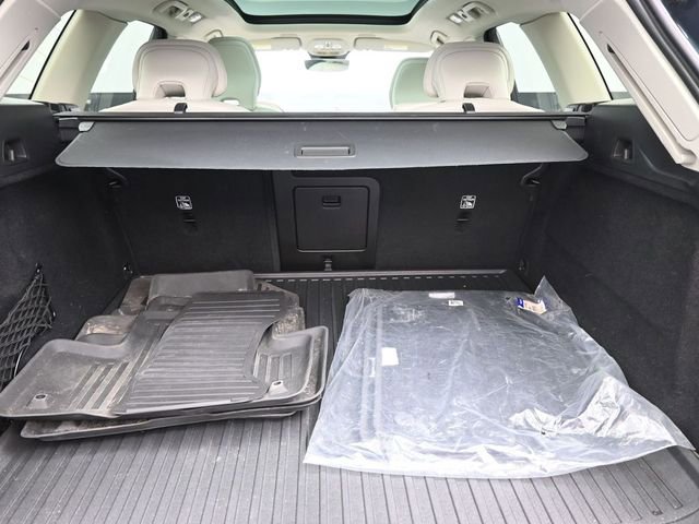 Used 2023 Volvo XC60 B5 Ultimate image 11
