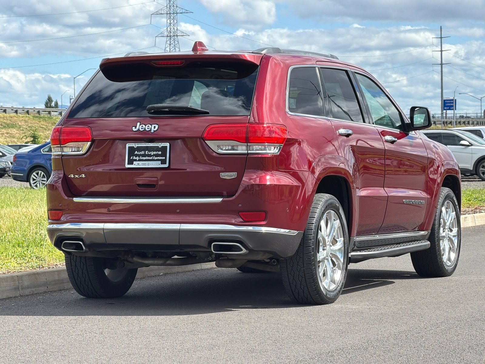 Used 2020 Jeep Grand Cherokee Summit AWD/4WD image 3