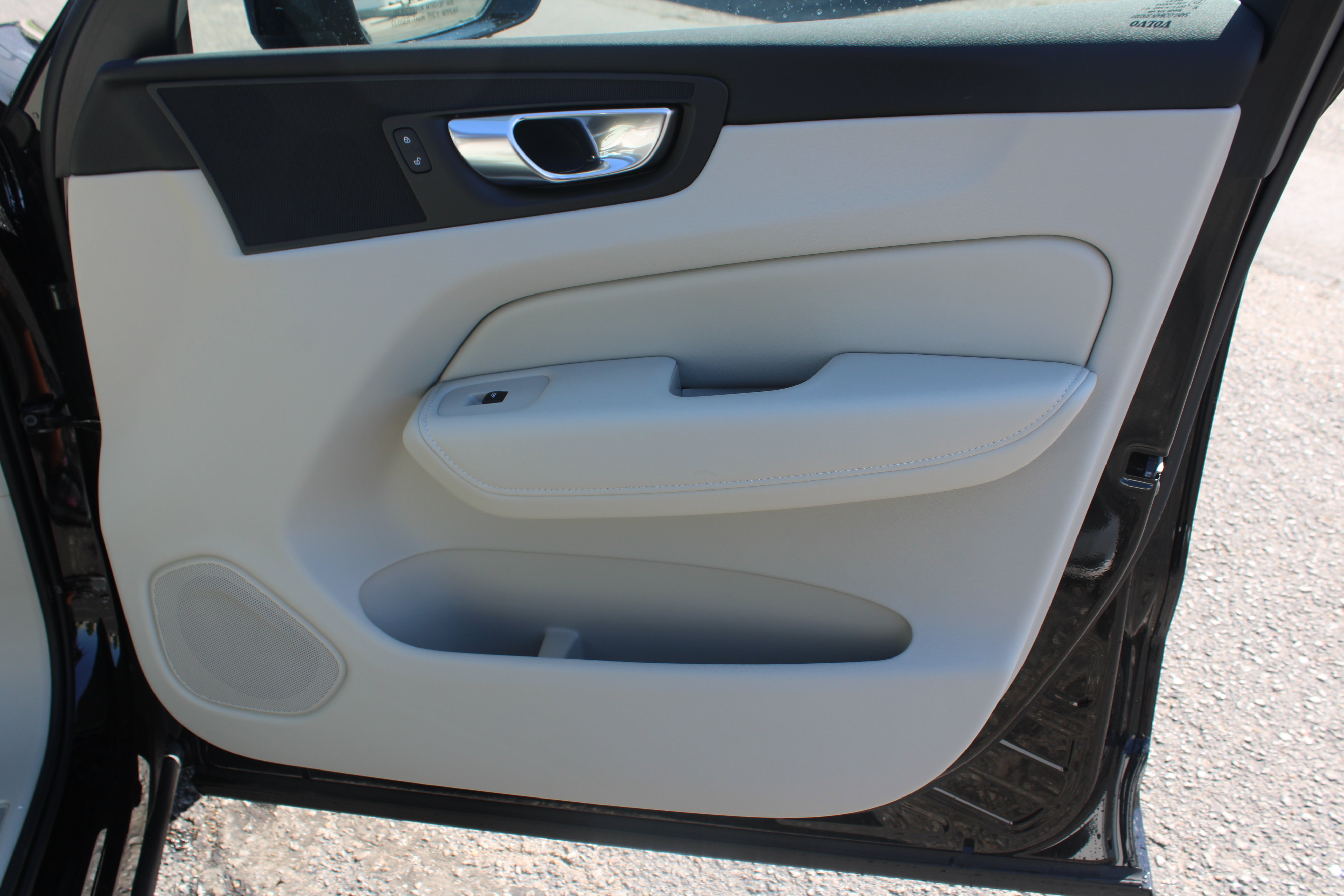 New 2025 Volvo XC60 T8 Plus w/ Protection Package Premier AWD/4WD image 38