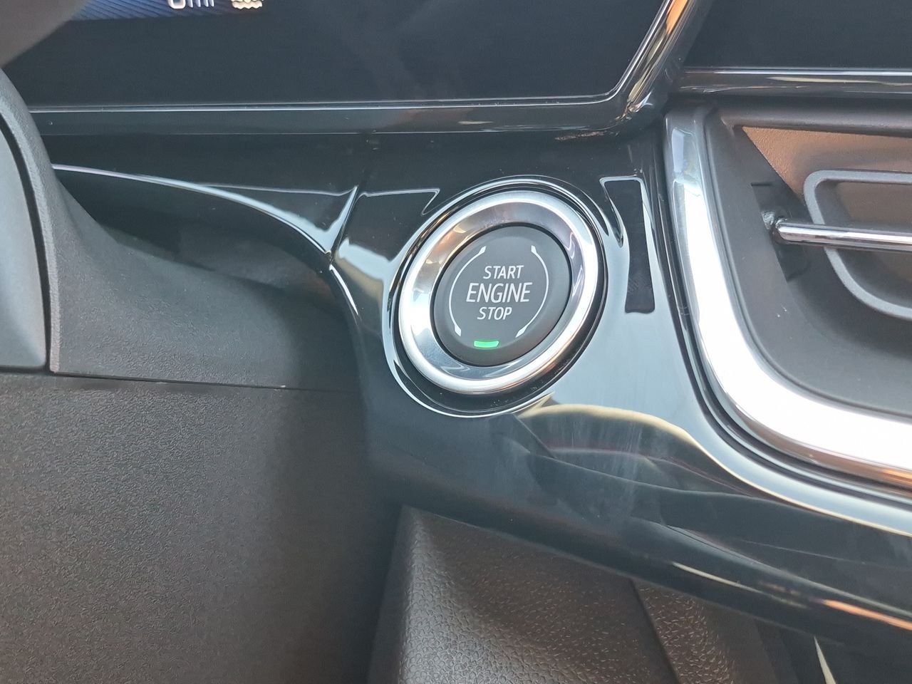New 2026 Chevrolet Trax RS w/ Sunroof Package FWD image 17