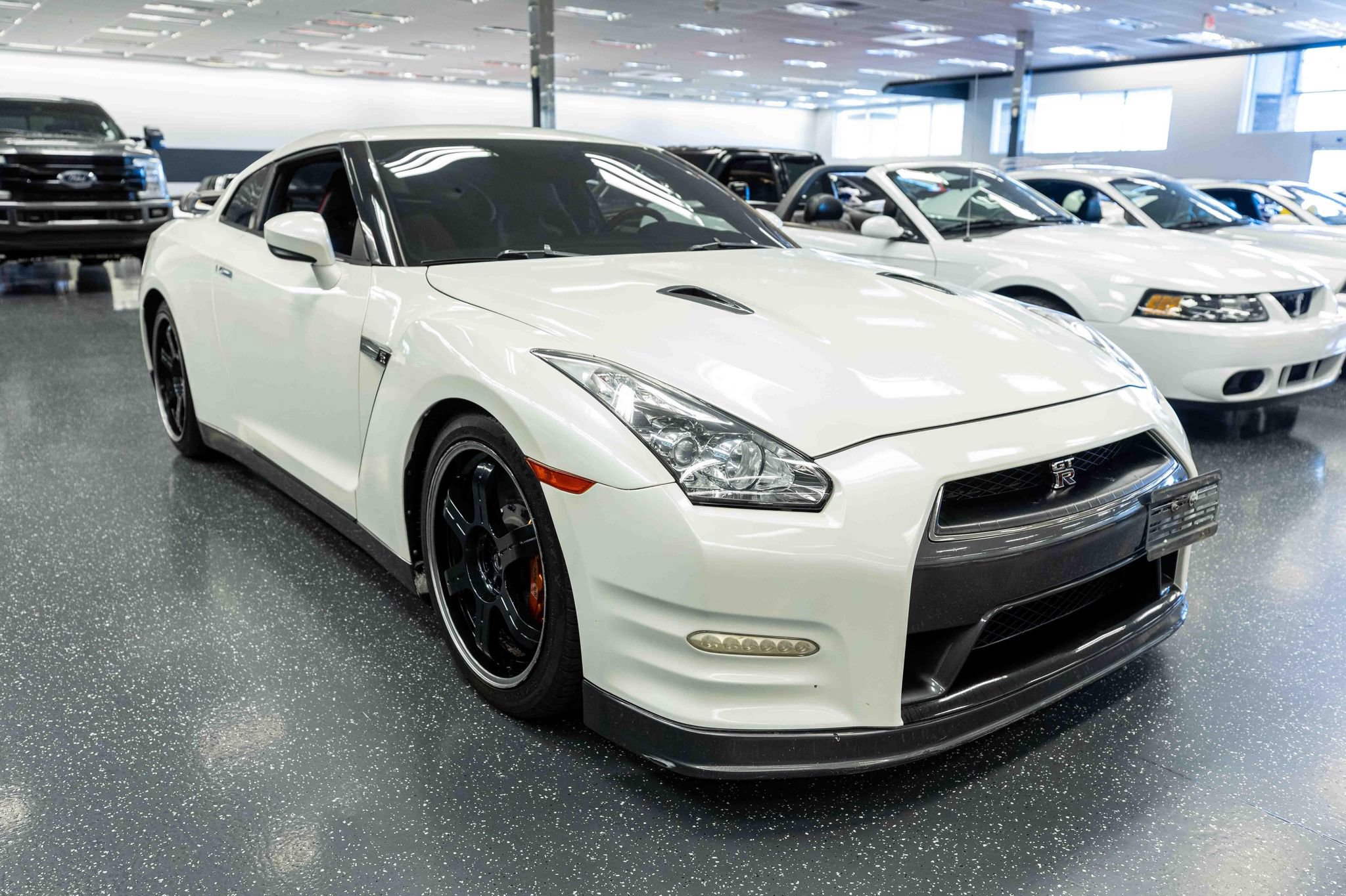 Used 2014 Nissan GT-R Black Edition AWD/4WD image 3