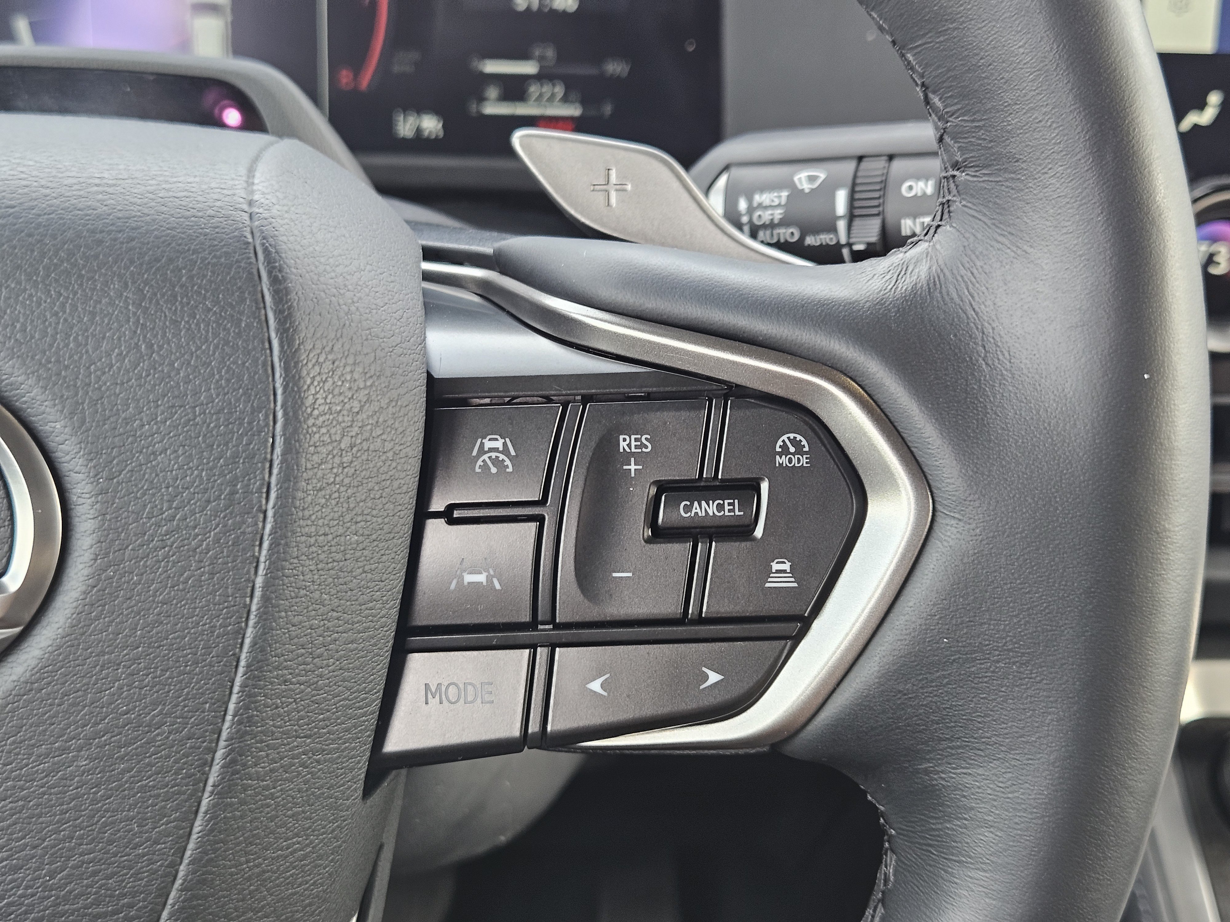 Used 2025 Lexus GX 550 w/ Accessory Package (2T) AWD/4WD image 30