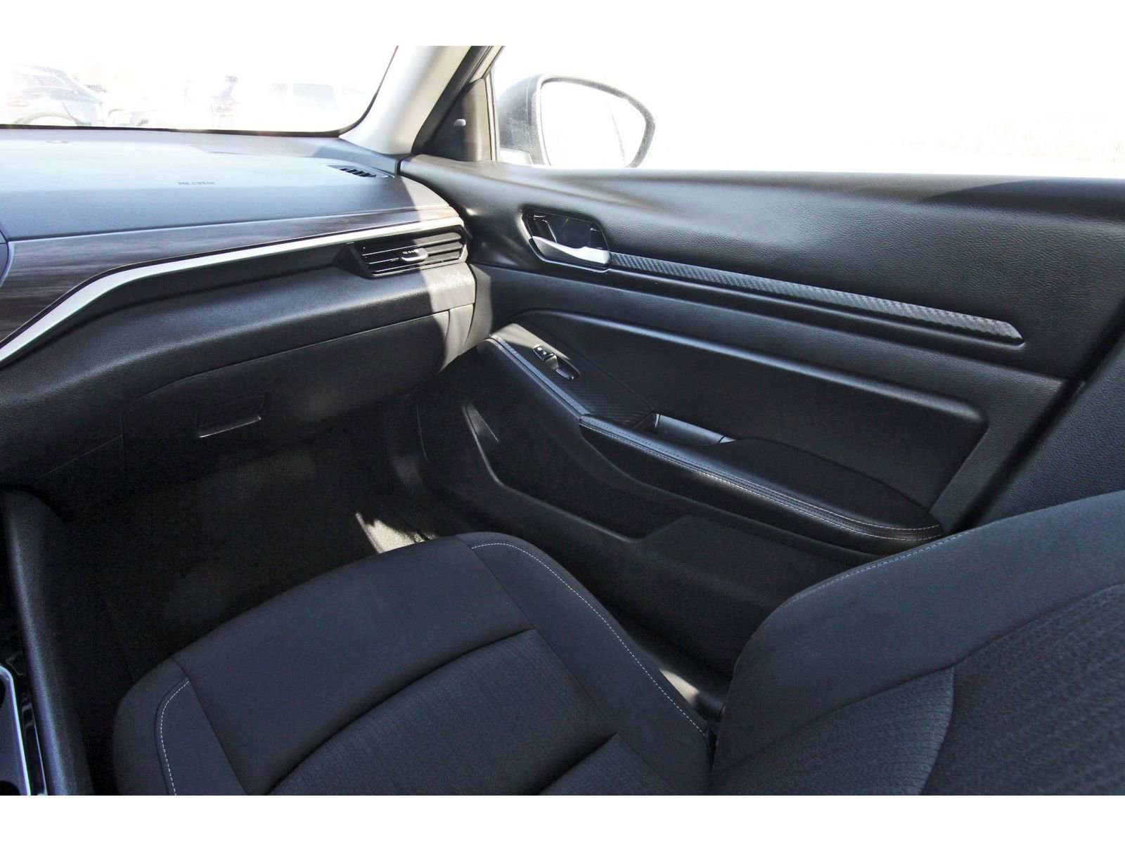 Used 2024 Nissan Altima 2.5 SV image 13