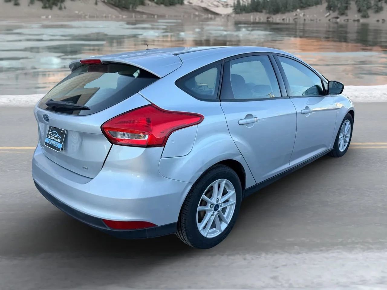 Used 2017 Ford Focus SE FWD image 3