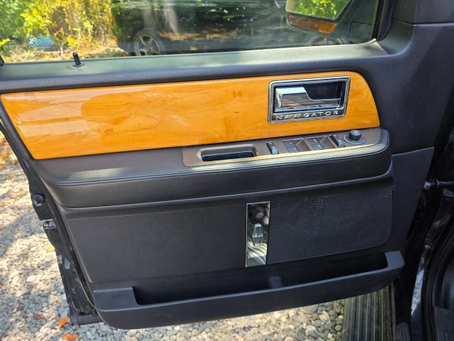 Used 2013 Lincoln Navigator L 2WD image 11