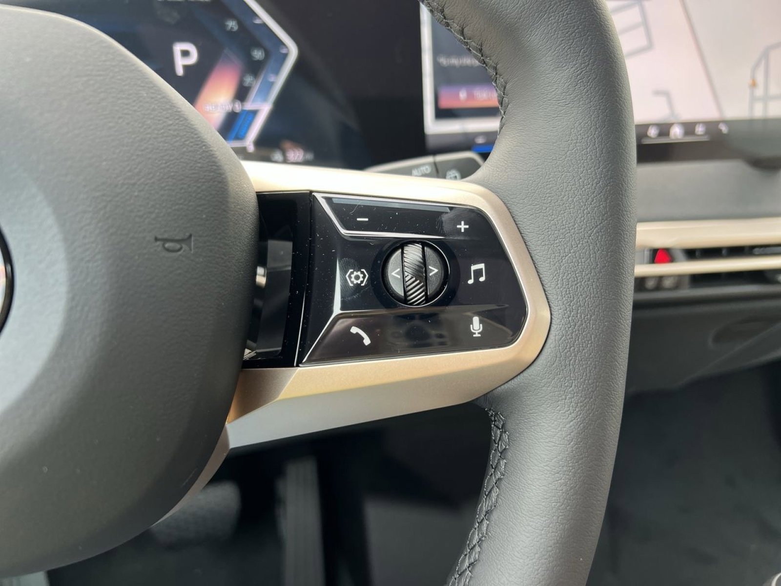 New 2026 BMW iX xDrive60 image 30