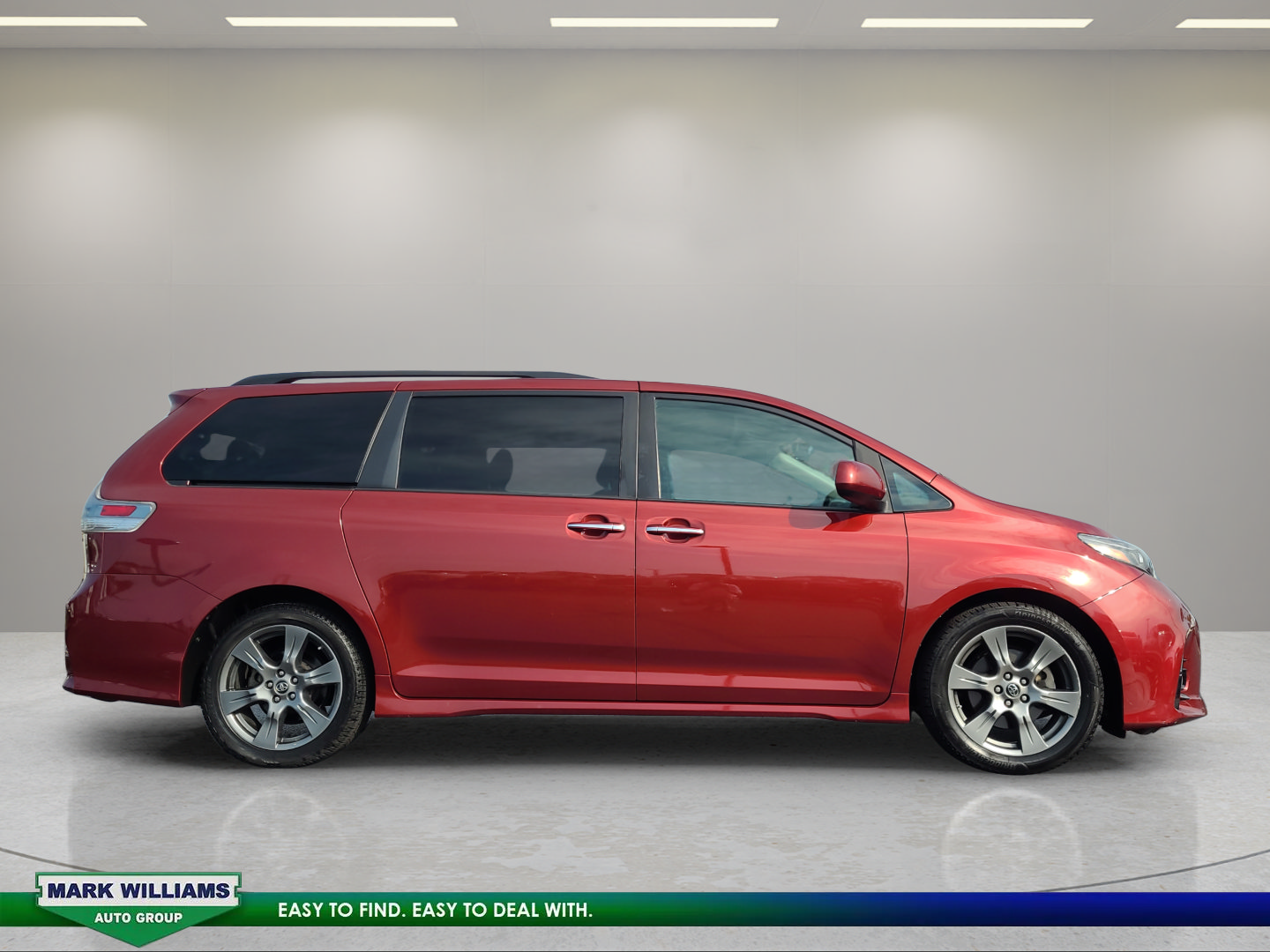 Used 2018 Toyota Sienna SE w/ SE Preferred Package FWD image 2