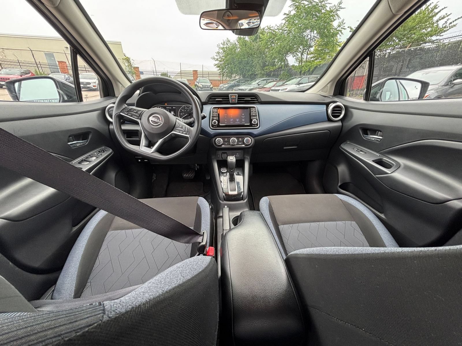 Used 2025 Nissan Versa SV FWD image 27