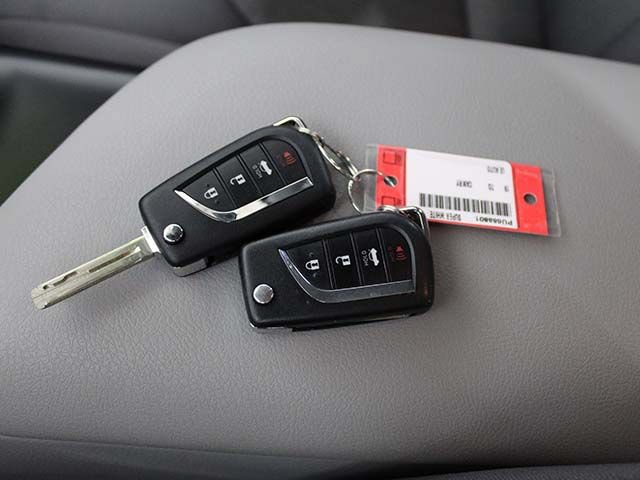 Certified 2019 Toyota Camry LE FWD image 16