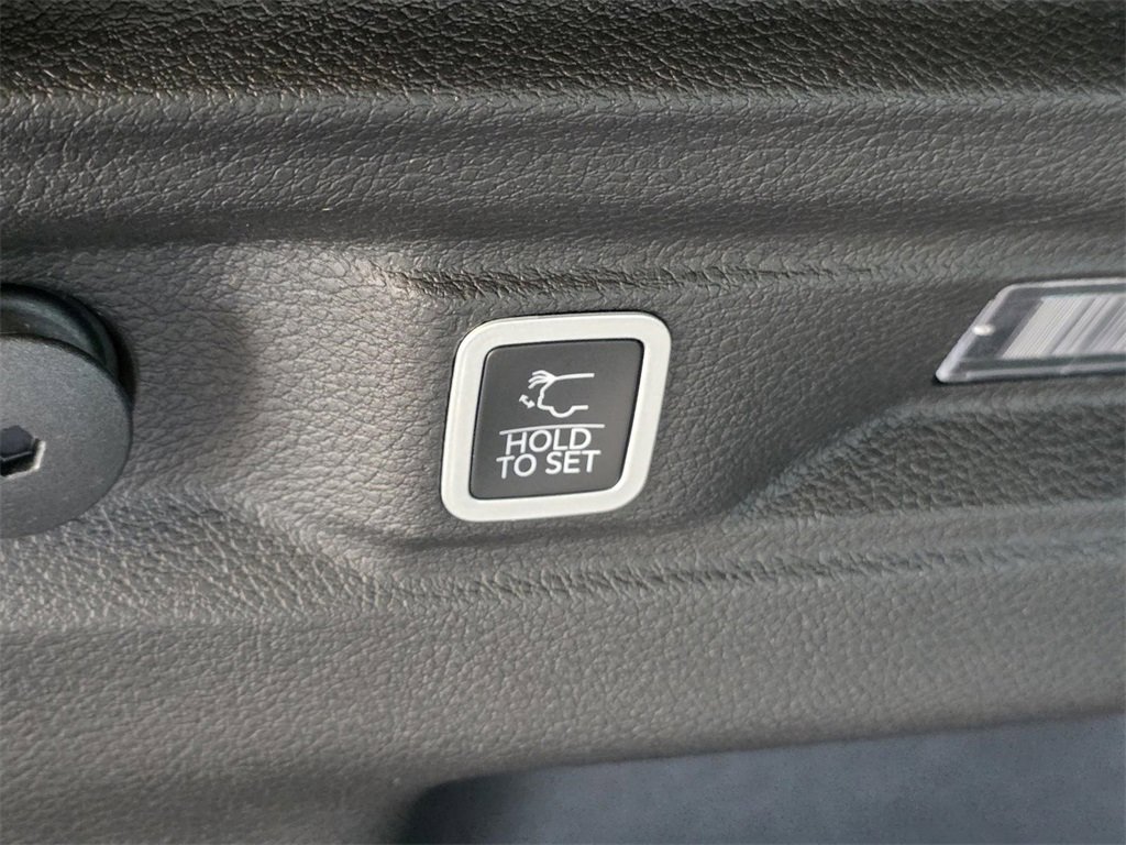 New 2025 Jeep Grand Cherokee L Altitude image 13