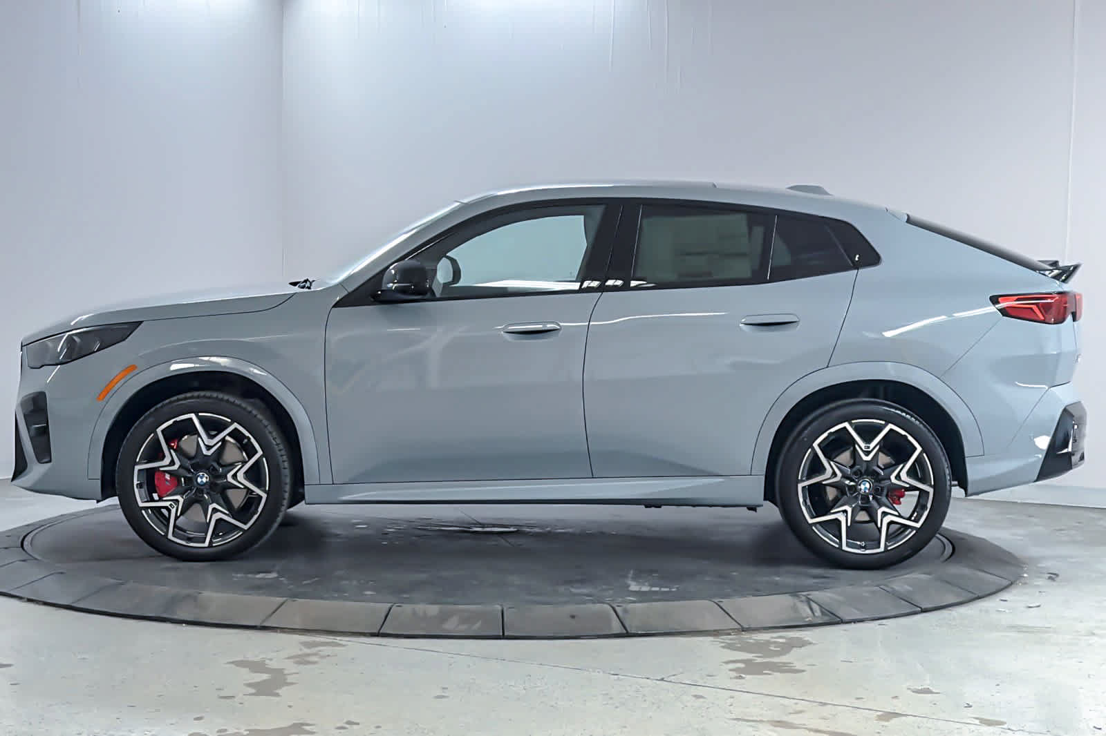 New 2026 BMW X2 xDrive28i w/ Technology Package AWD/4WD image 5