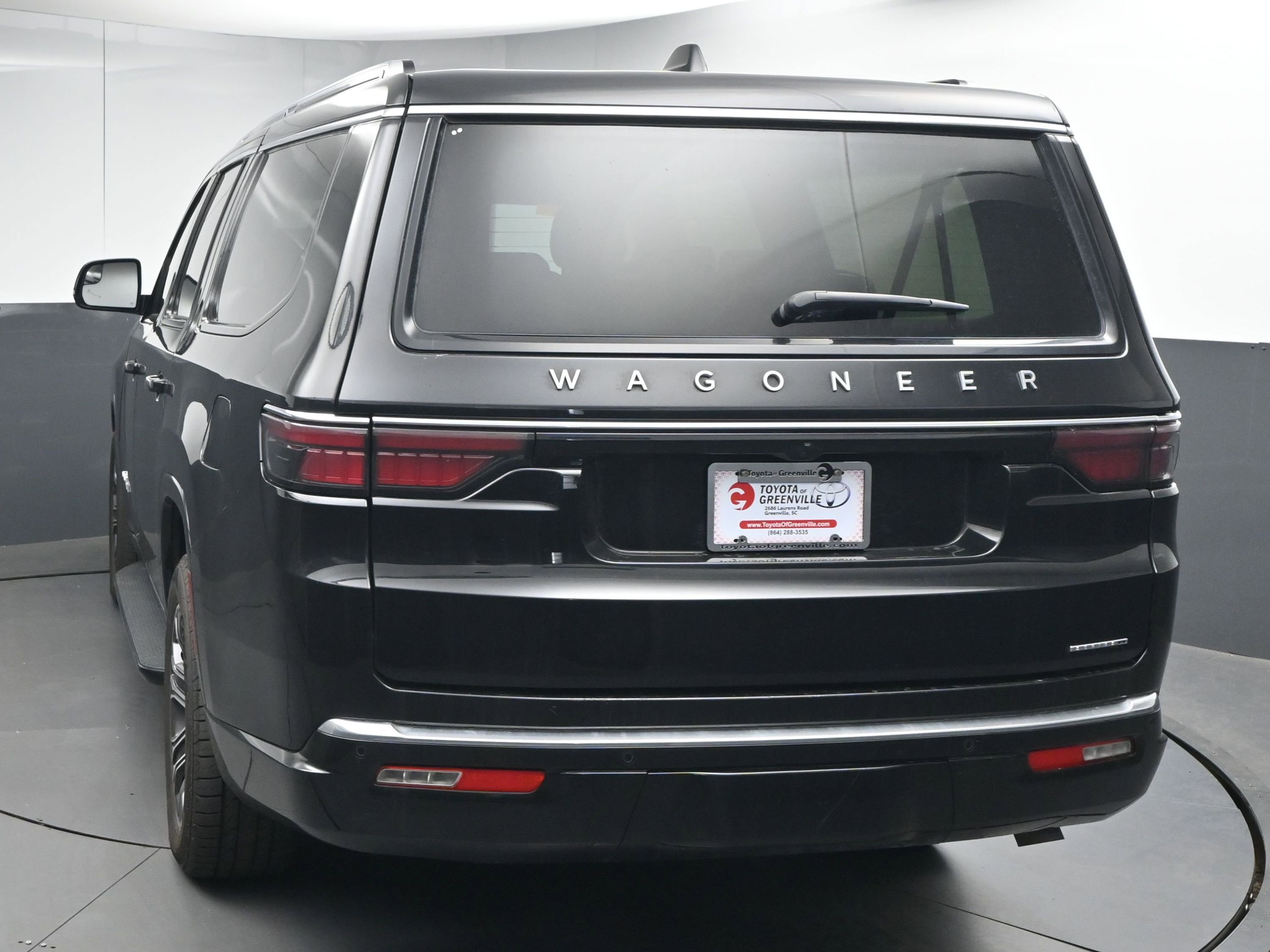 Used 2024 Jeep Wagoneer L Series II w/ Flexible Seating Group image 7