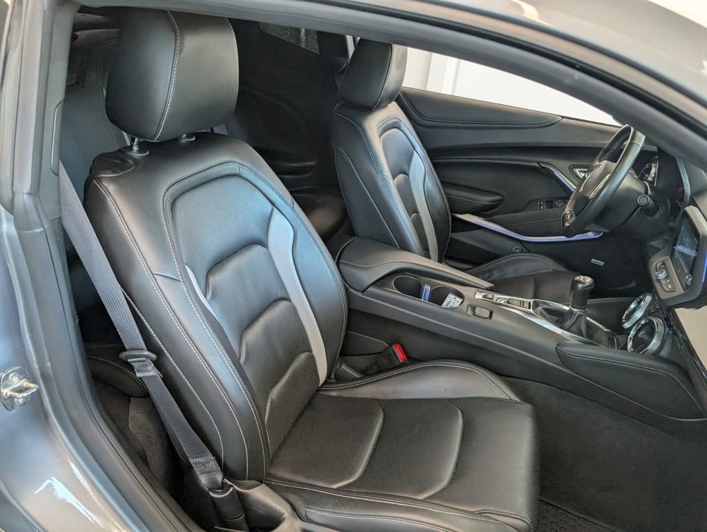 Certified 2021 Chevrolet Camaro LT RWD image 5