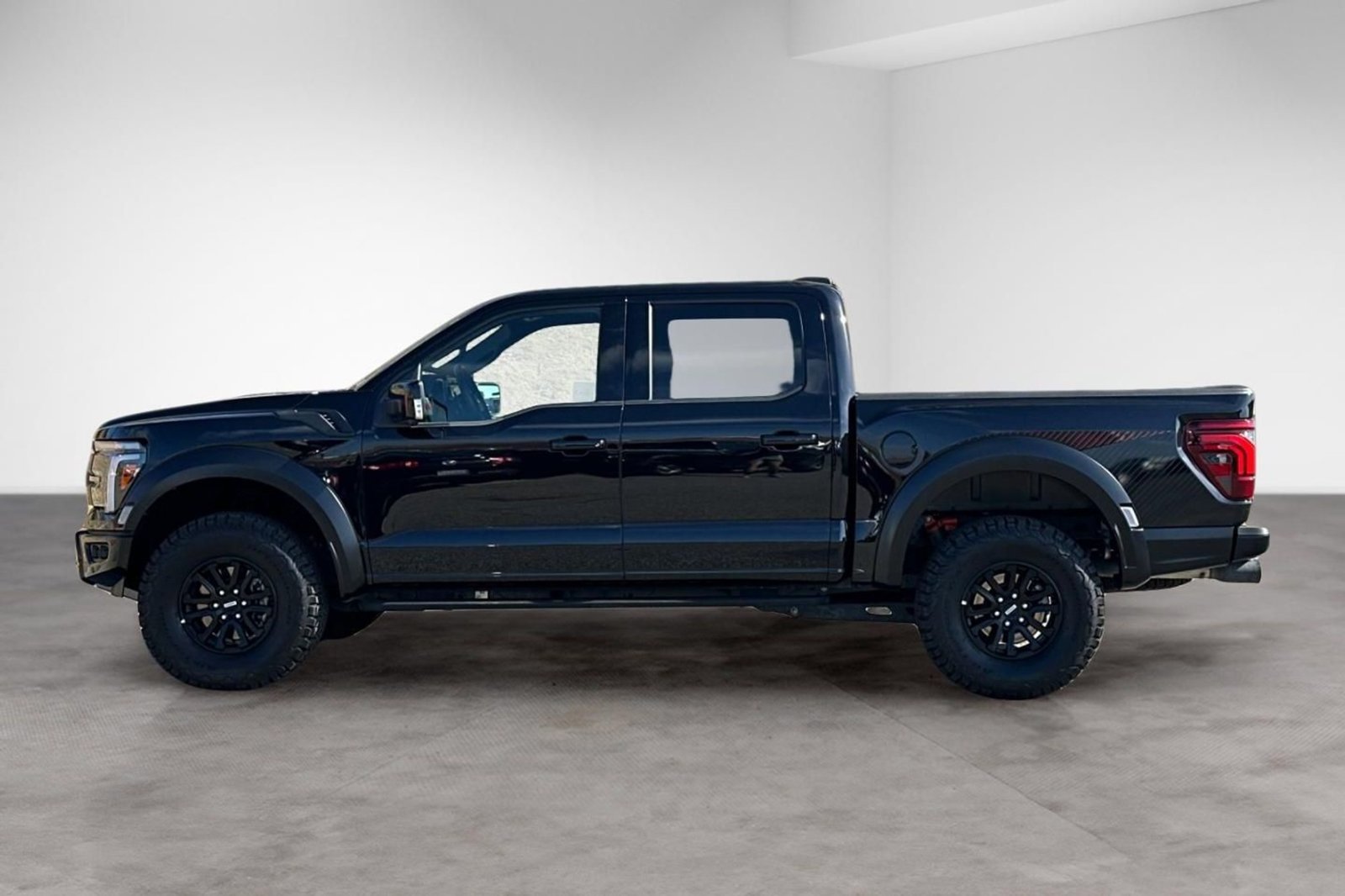 Used 2025 Ford F150 Raptor AWD/4WD image 2