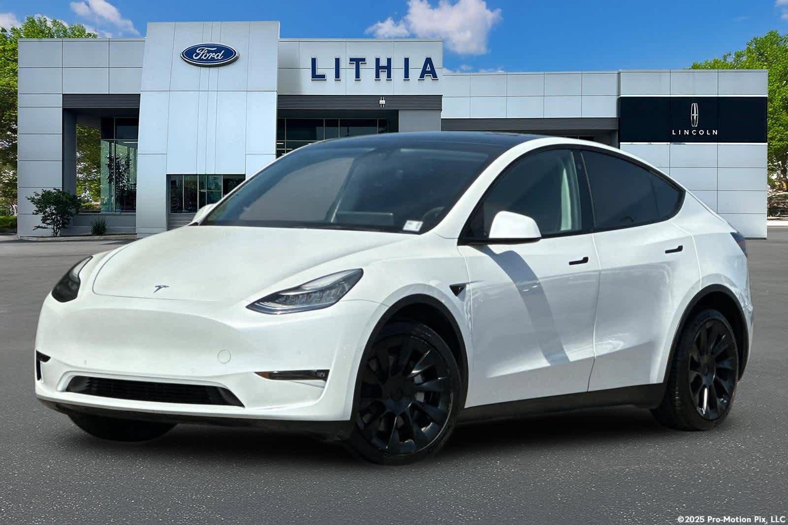 Used 2021 Tesla Model Y Long Range image 1