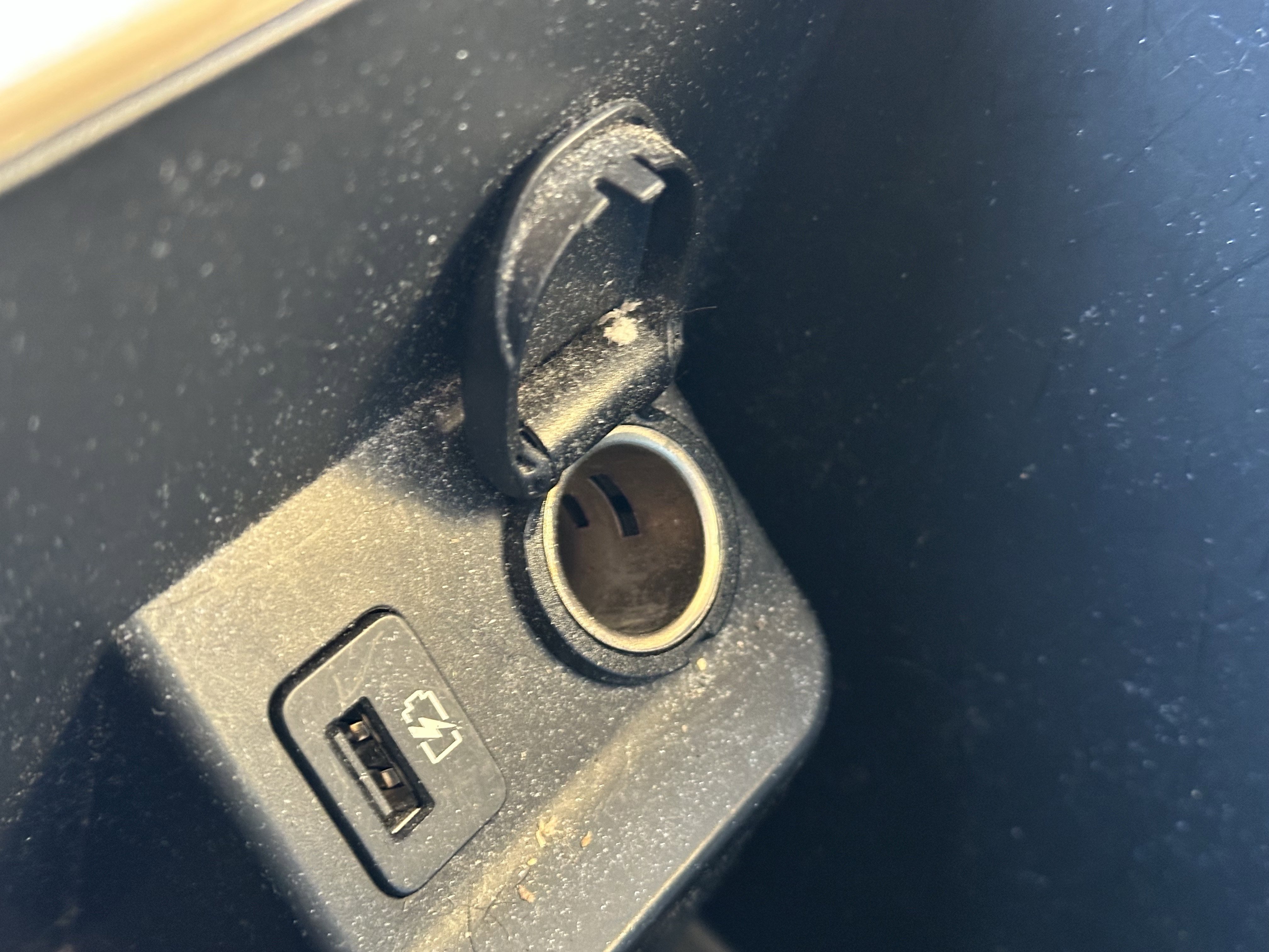 Used 2018 Nissan Rogue SV w/ Premium Package image 17