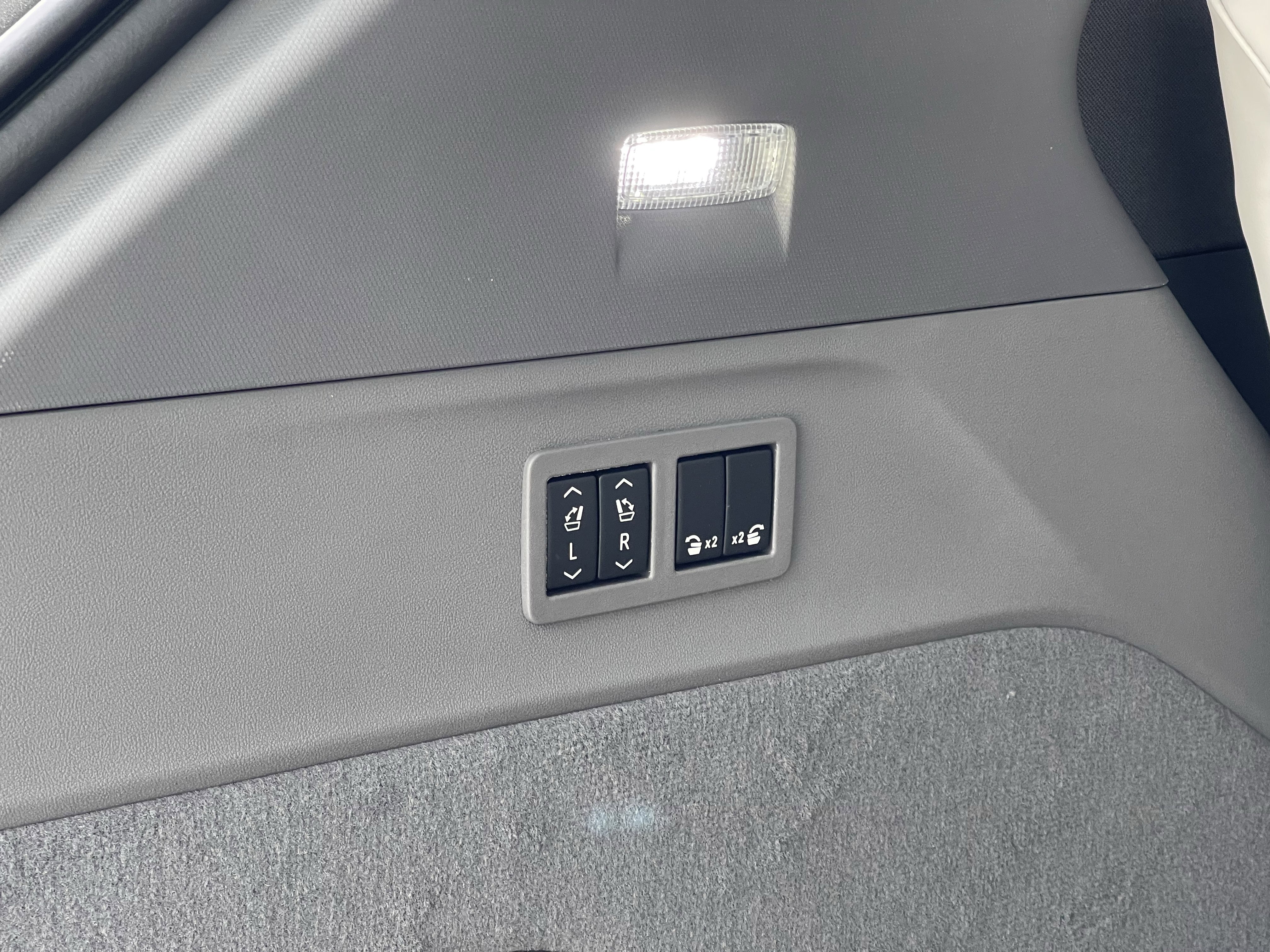 New 2026 Cadillac Escalade IQ Luxury 1 w/ LPO, Radiant Package image 24