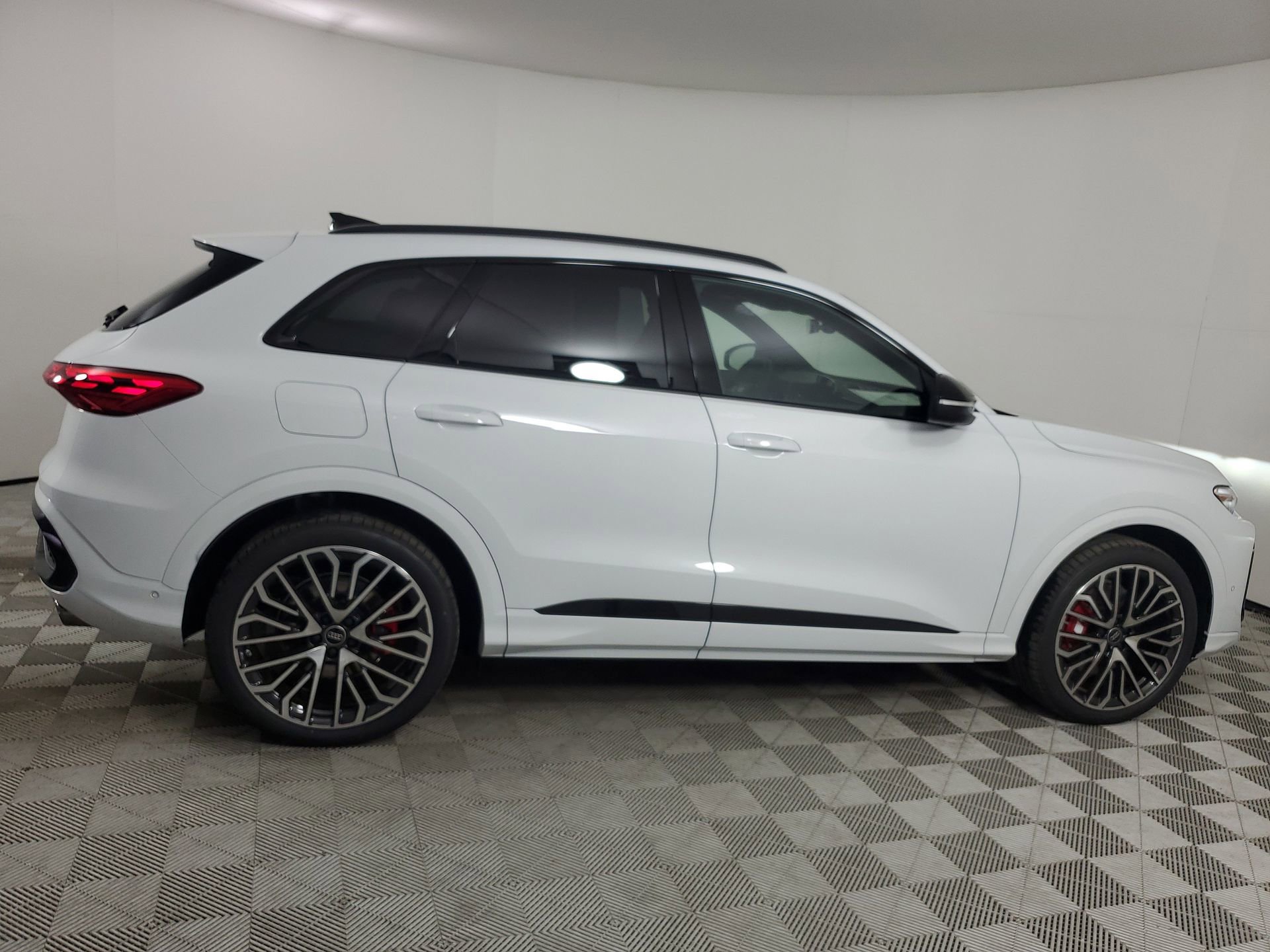 New 2025 Audi SQ5 Premium Plus image 12