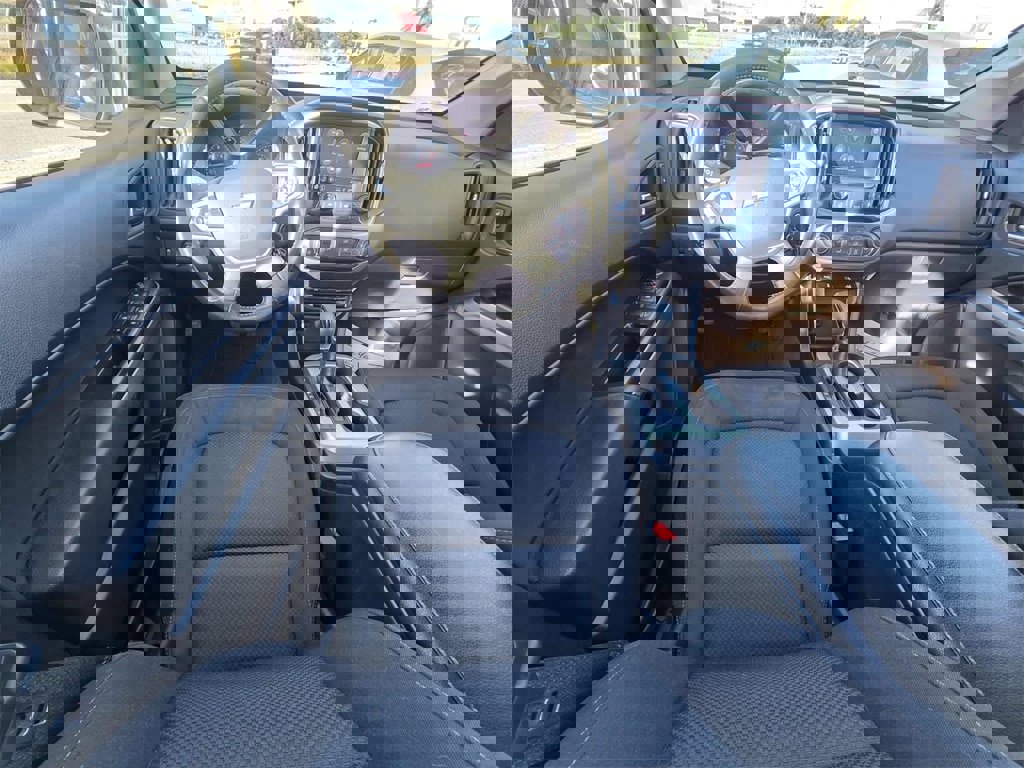 Used 2022 Chevrolet Colorado LT w/ Safety Package image 7