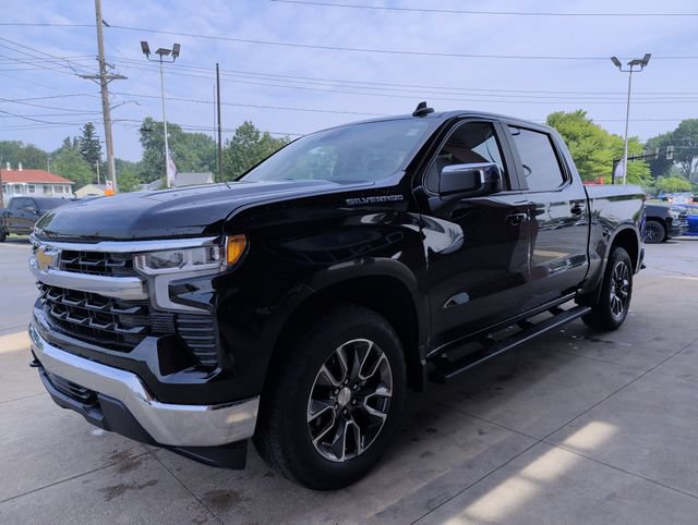 Used 2022 Chevrolet Silverado 1500 LT AWD/4WD image 4