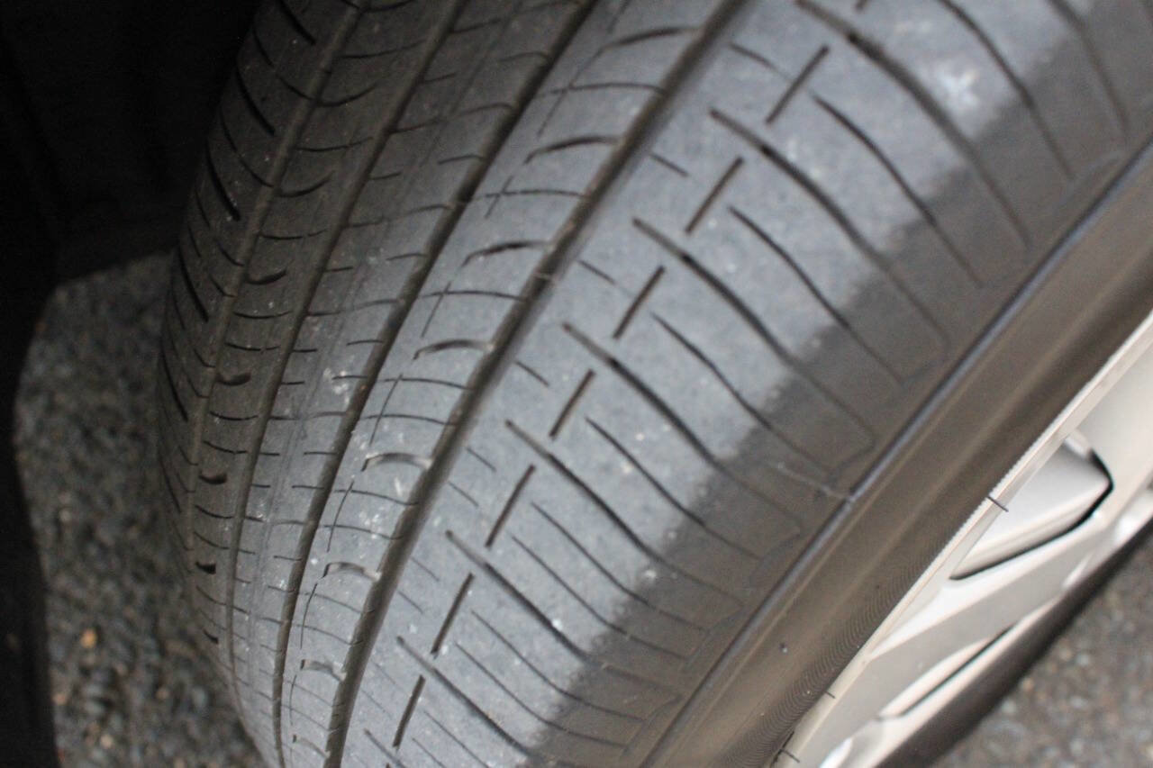 Used 2011 Toyota Prius Three w/ Navigation Pkg image 4