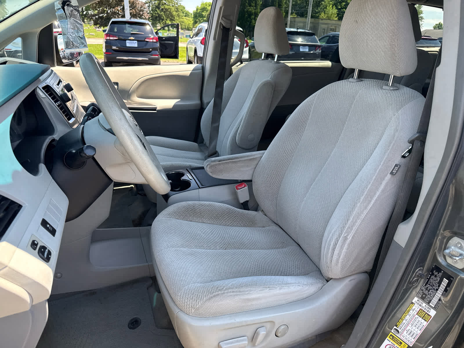 Used 2013 Toyota Sienna LE w/ Towing Pkg AWD/4WD image 10