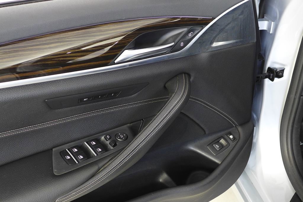 Used 2019 BMW 530e w/ Premium Package image 12
