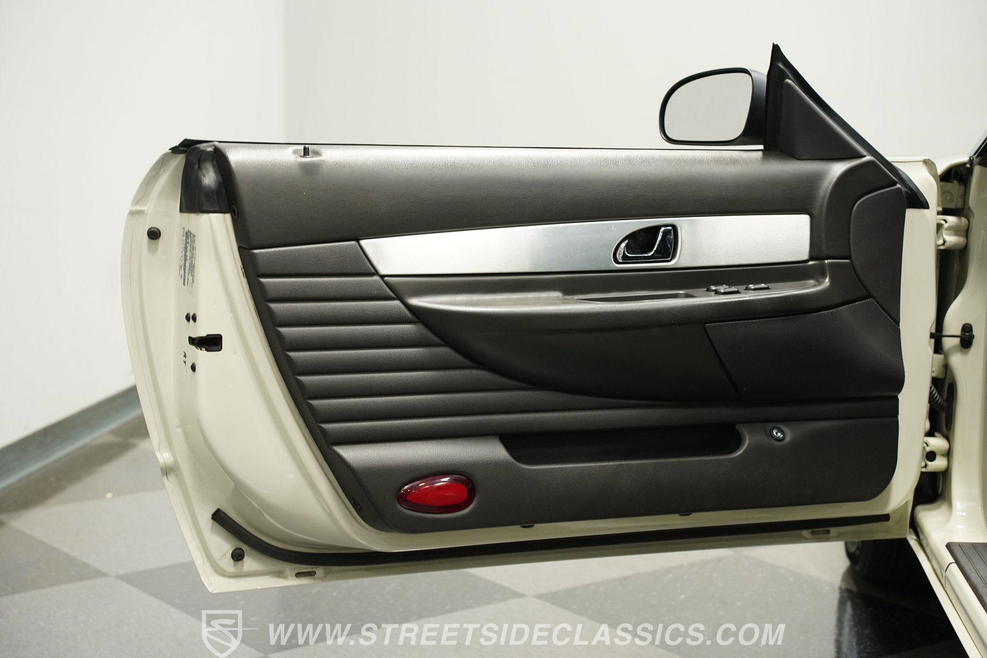 Used 2002 Ford Thunderbird image 36