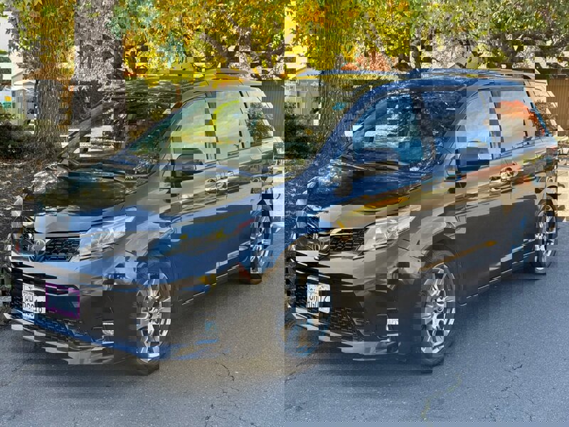 Used 2018 Toyota Sienna SE w/ Carpet Mat Package FWD image 1