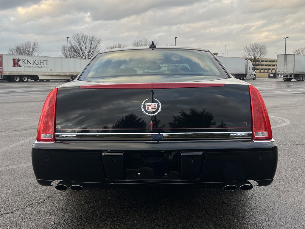 Used 2011 Cadillac DTS Premium image 4