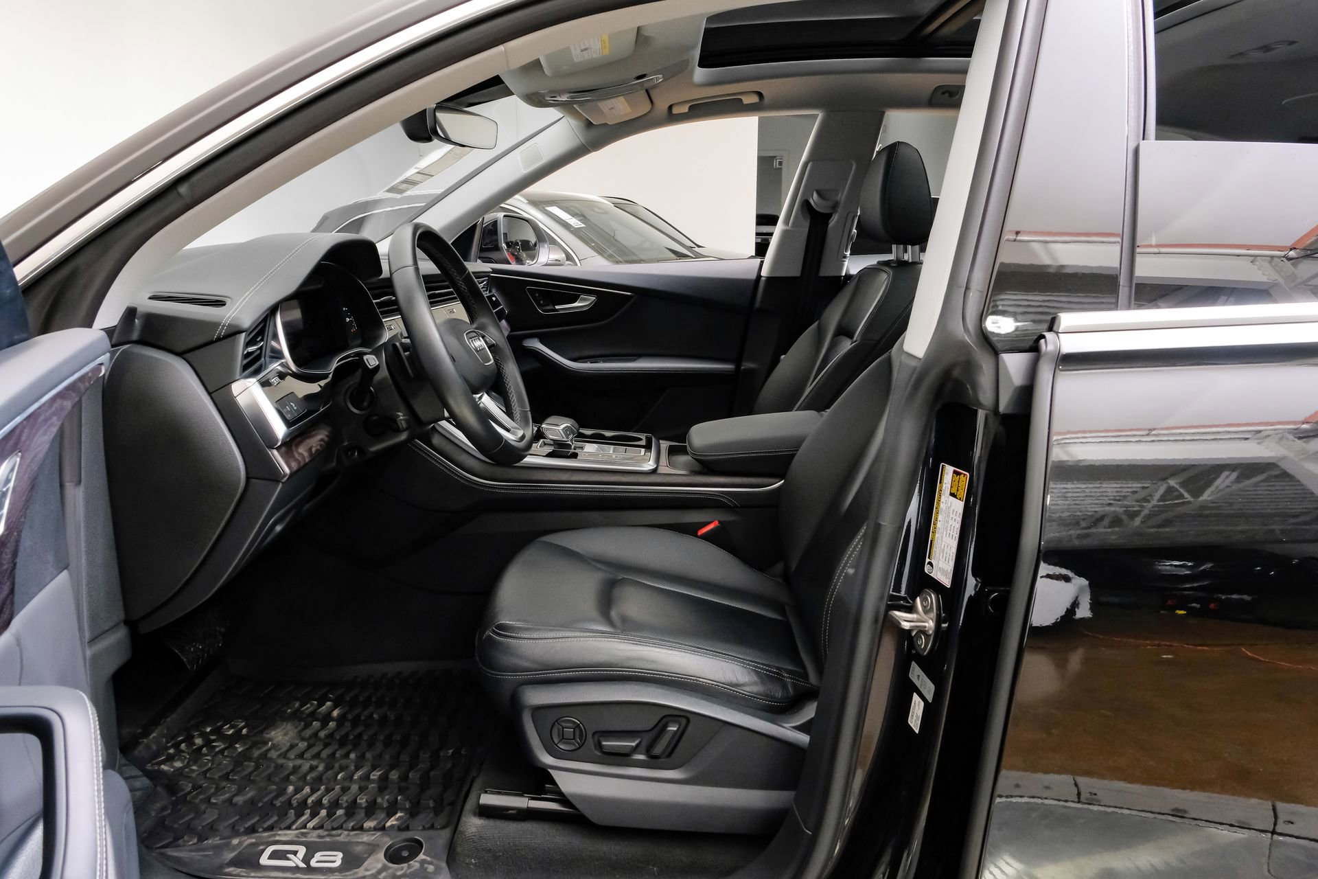 Used 2023 Audi Q8 Premium Plus w/ Premium Plus Package image 4