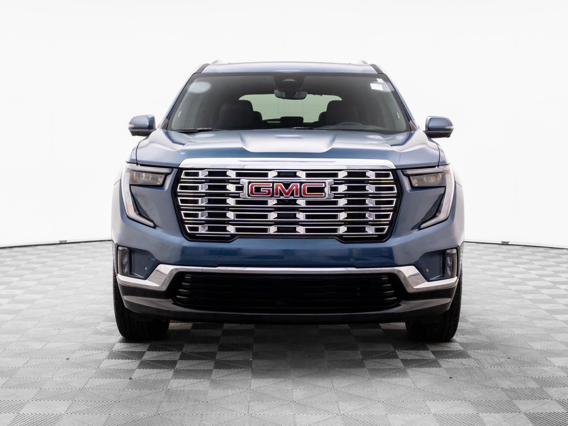 Used 2025 GMC Acadia Denali w/ Super Cruise Package image 2